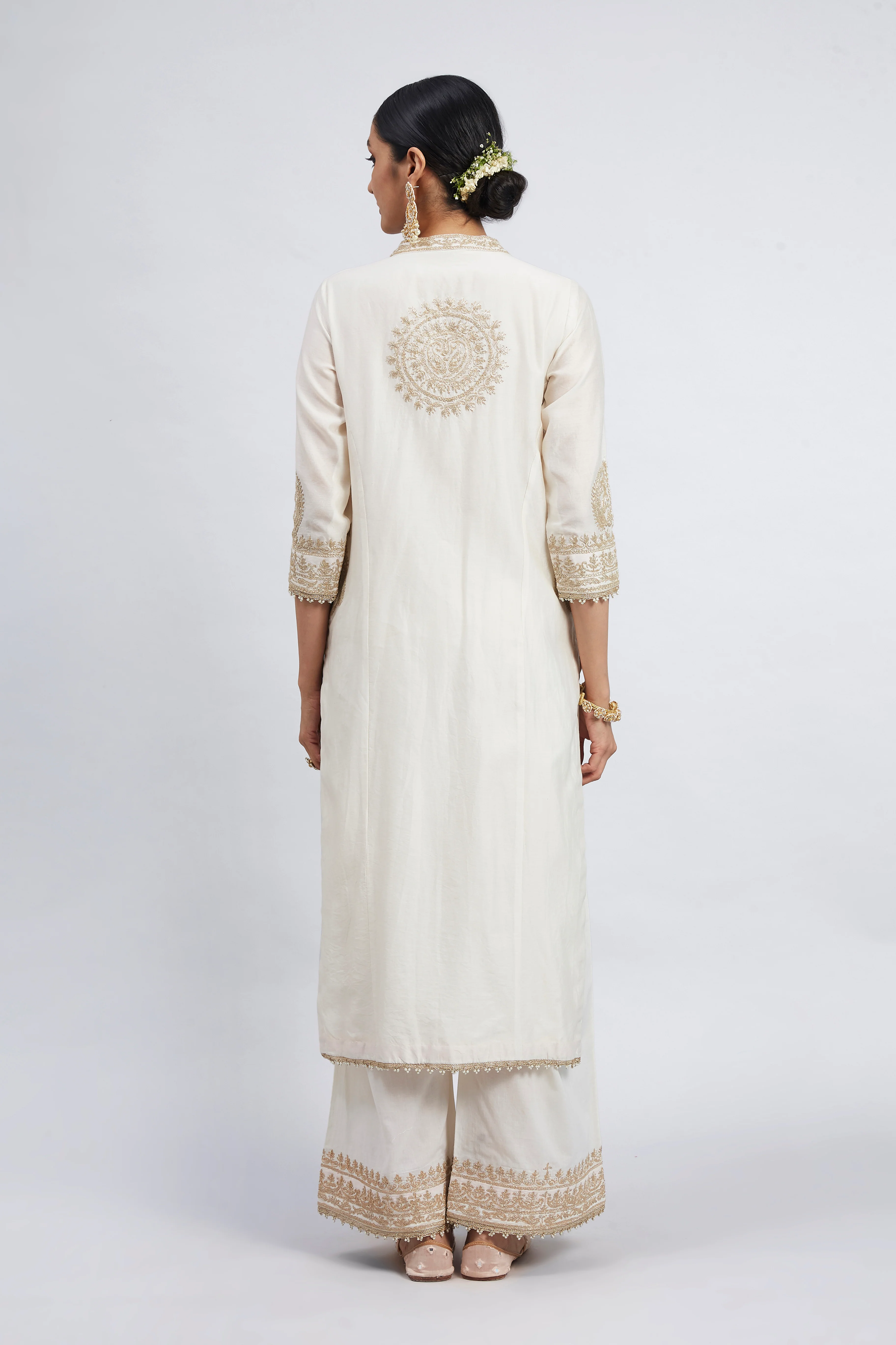 Aadirah- Daisy Ivory Embroidered Kurta Set With Side Pockets - Image 5