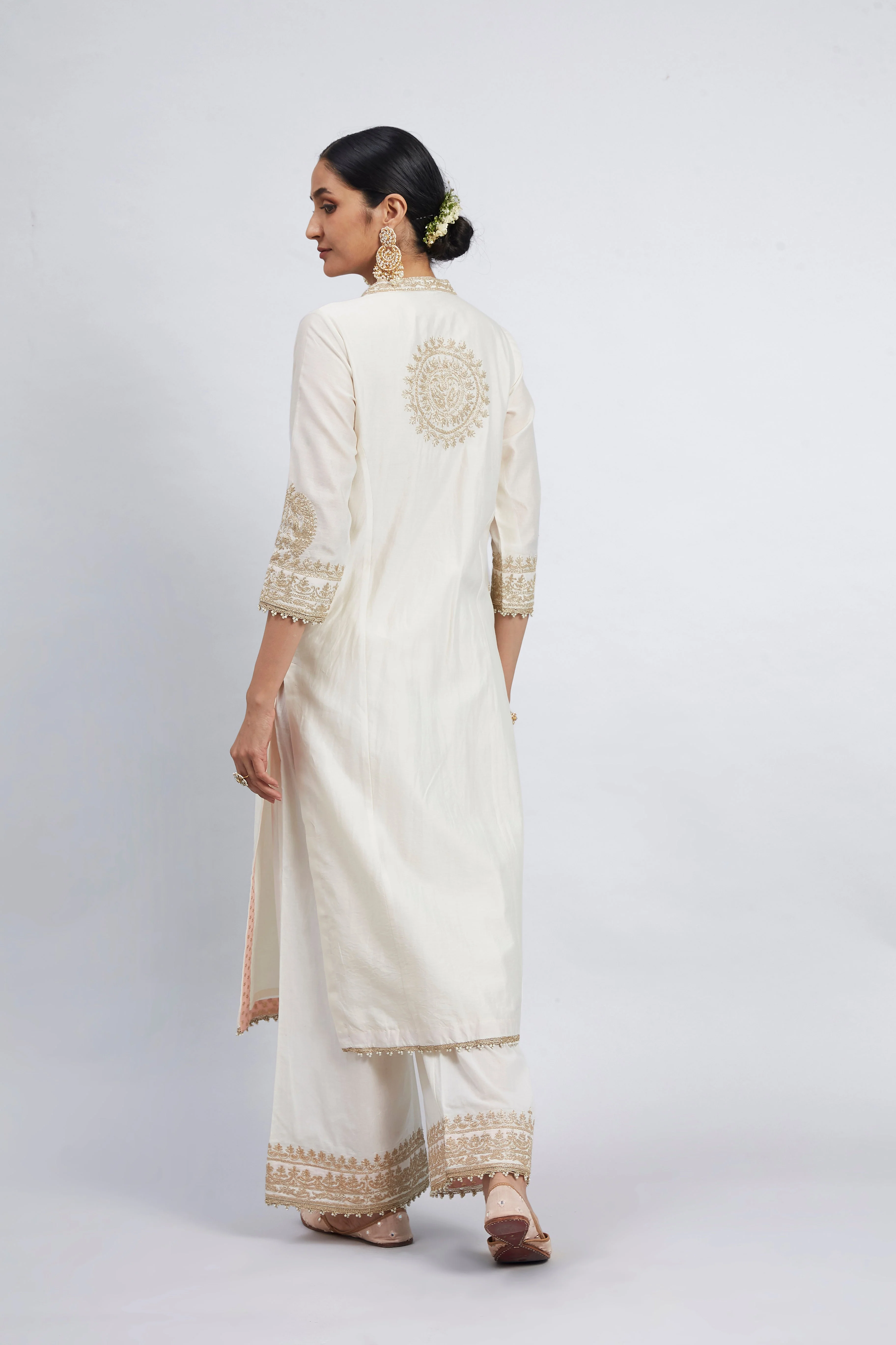 Aadirah- Daisy Ivory Embroidered Kurta Set With Side Pockets (Lxrts) - Image 3