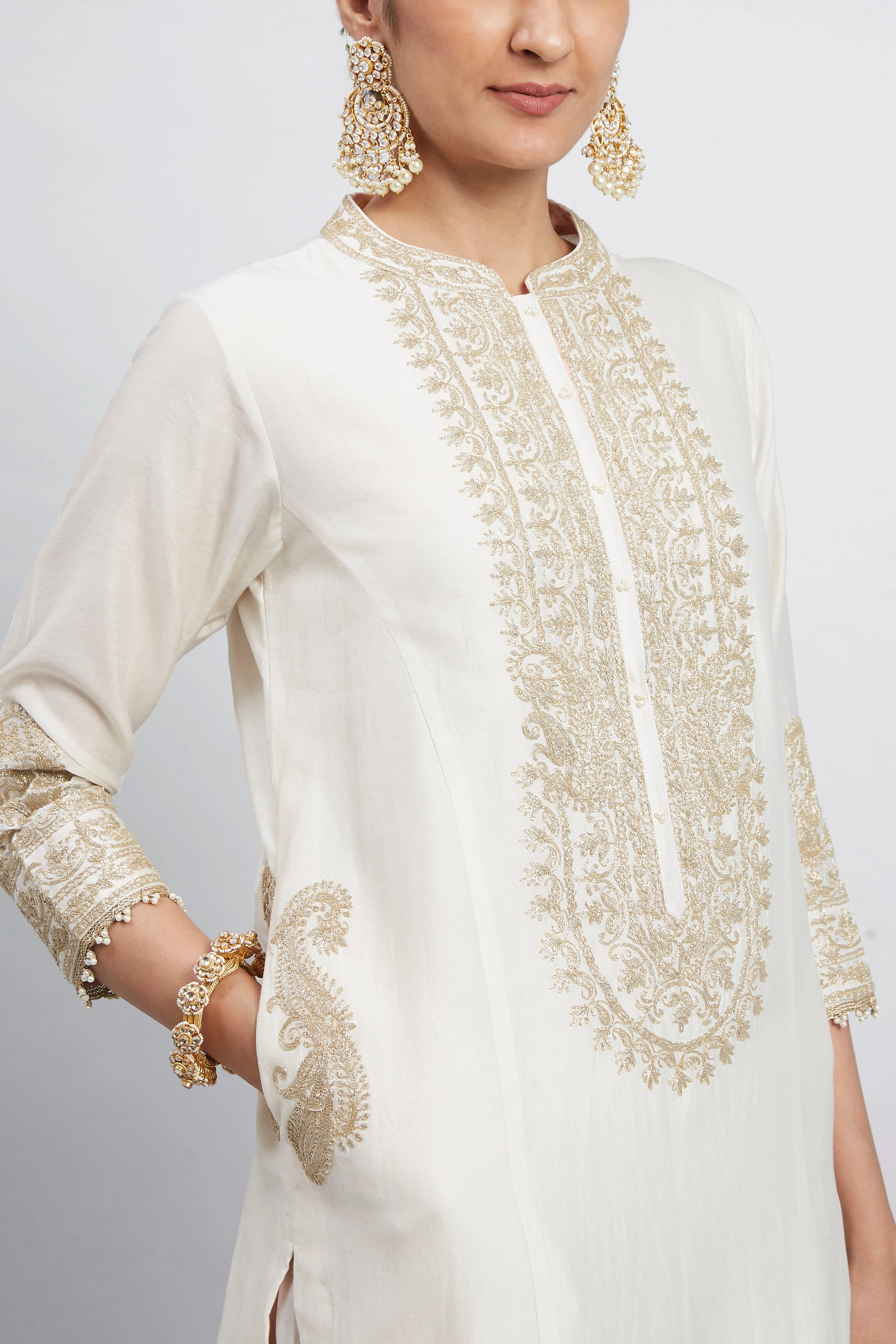 Aadirah- Daisy Ivory Embroidered Kurta Set With Side Pockets (Lxrts) - Image 4