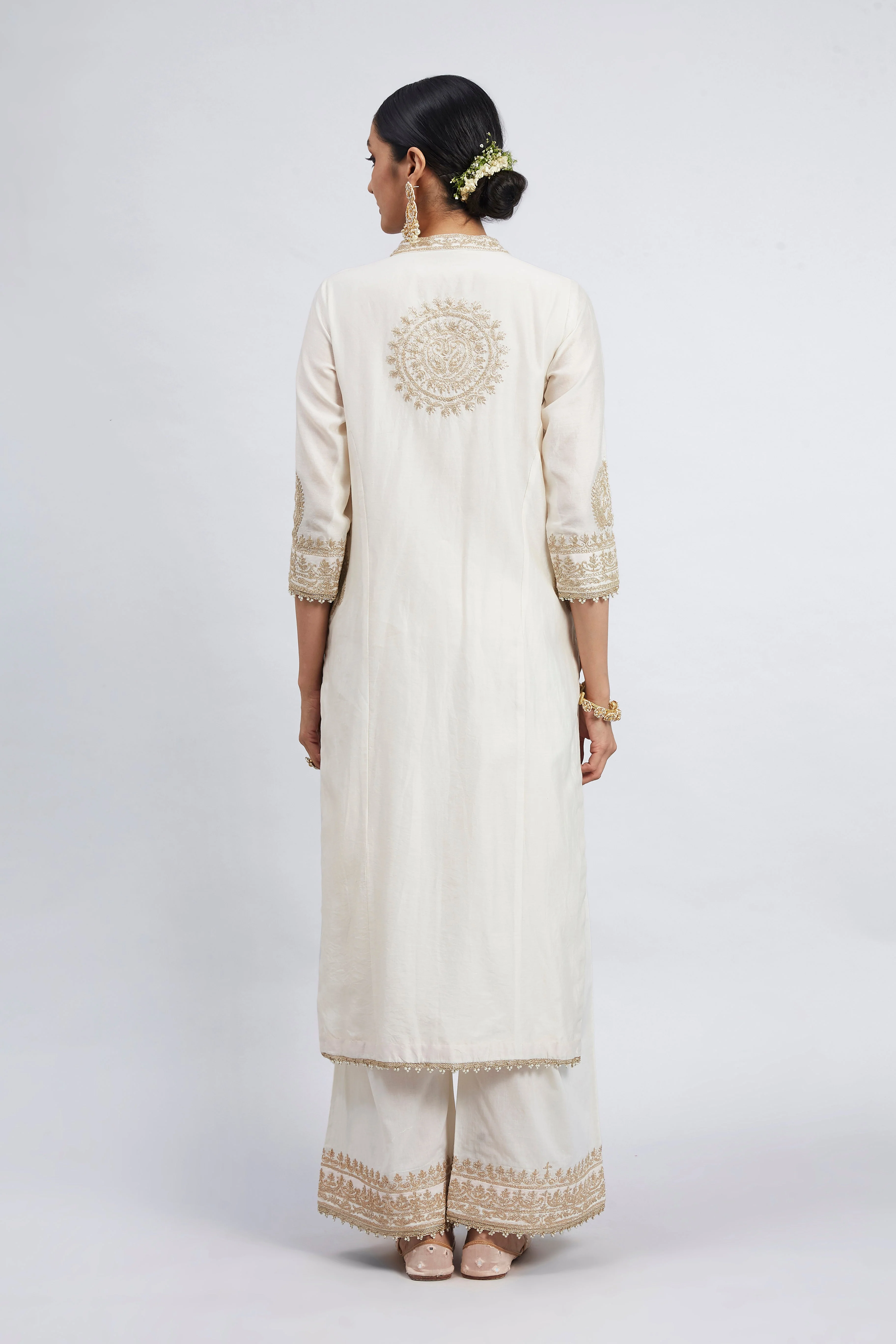 Aadirah- Daisy Ivory Embroidered Kurta Set With Side Pockets (Lxrts) - Image 5