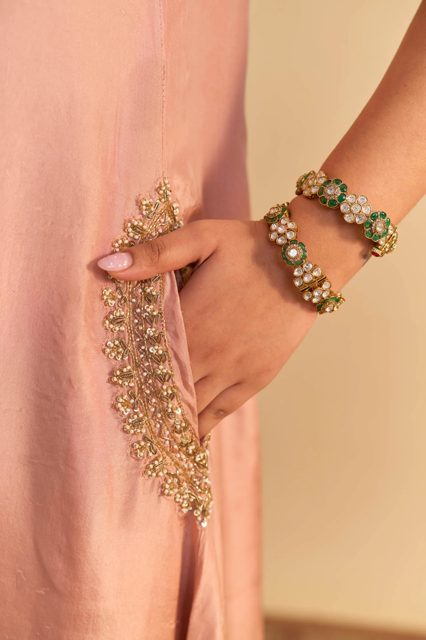 Atara Off rose Silk Dabka Zardozi Embroidered Kurta Set - Image 3