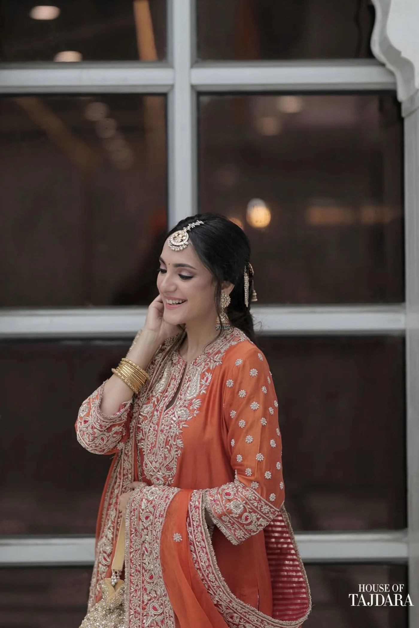 Kanikka Kapur In Naseha Burnt orange Dabka Zardozi Embroidered Short kurta Set - Image 3