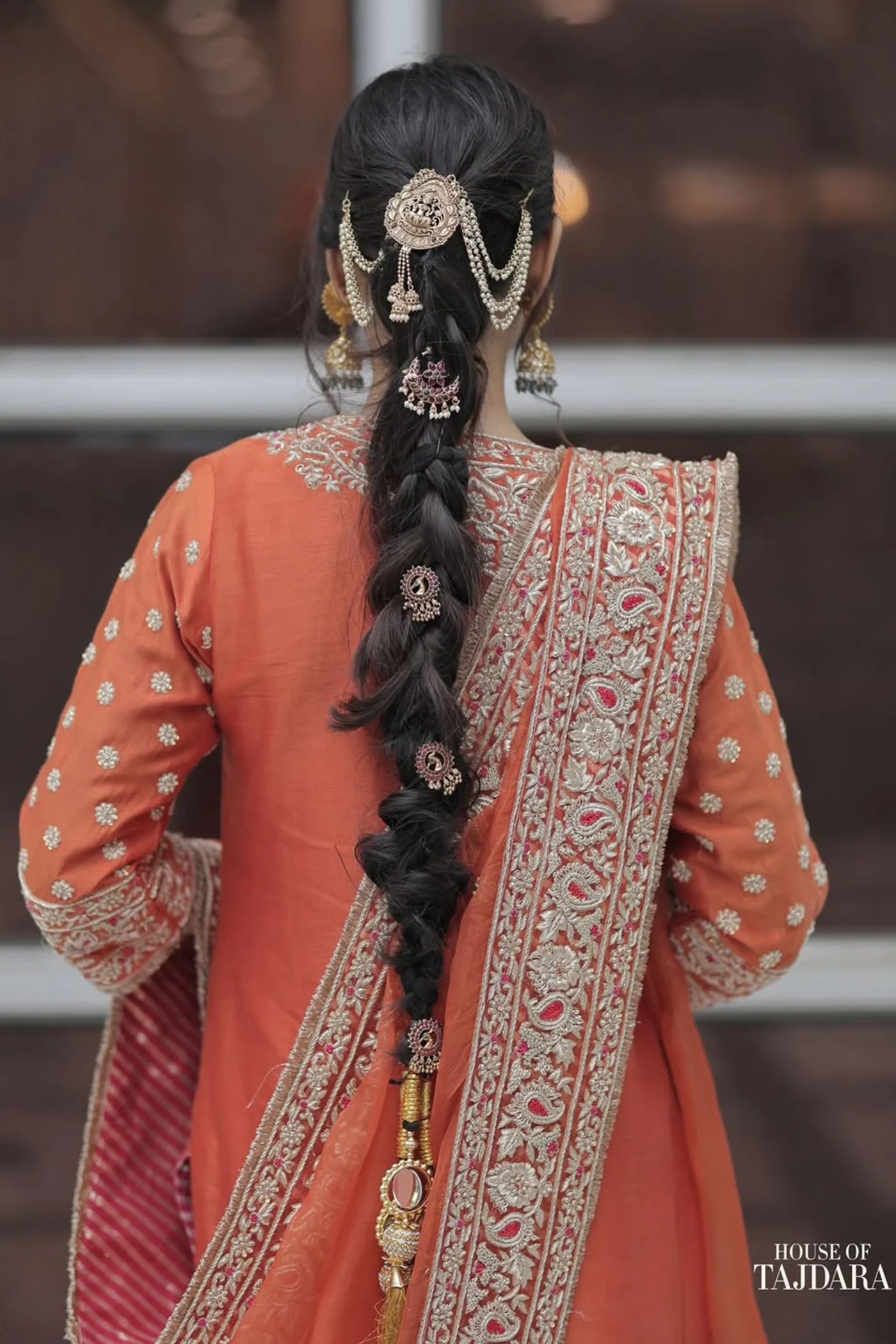 Kanikka Kapur In Naseha Burnt orange Dabka Zardozi Embroidered Short kurta Set - Image 5