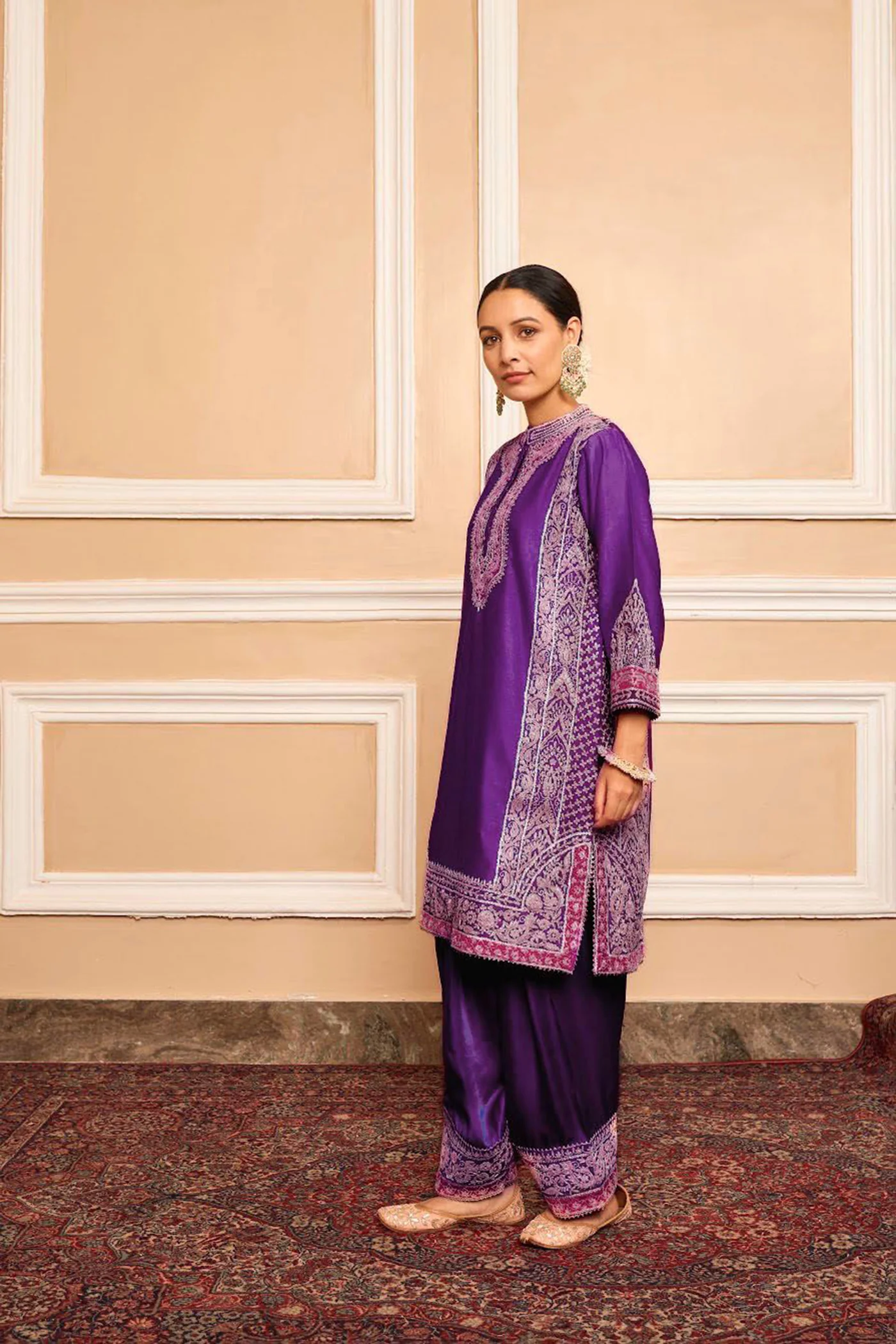MAHEEP KAPOOR IN NAAYAAB - PURPLE SHORT KURTA WITH SALWAR AND DUPATTA - Image 5