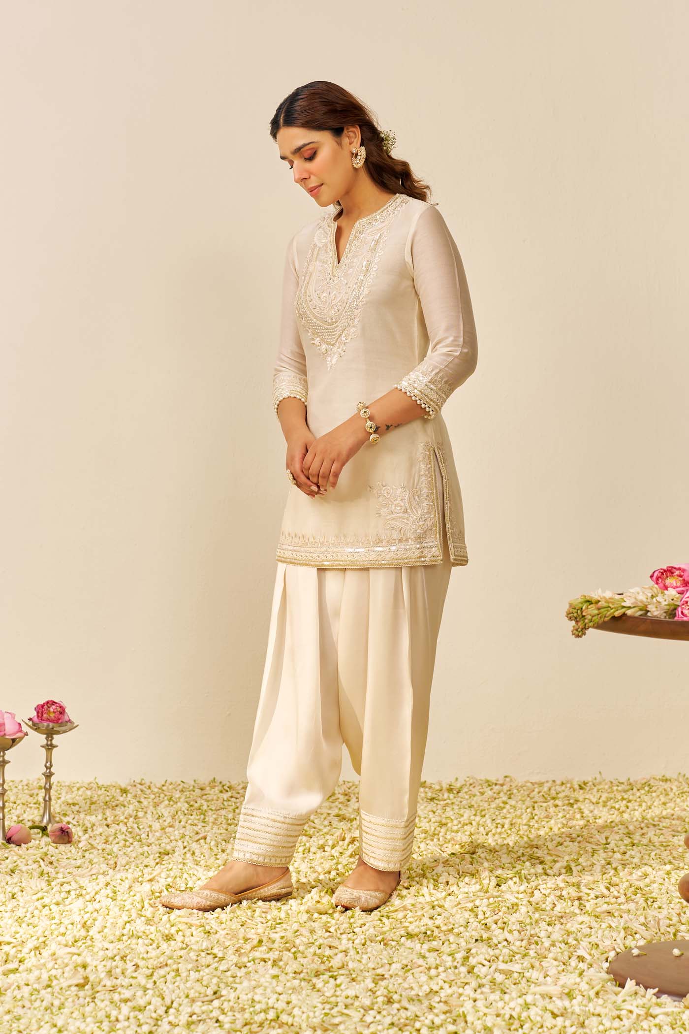 Sara Ali Khan in Sara - Daisy Ivory Short Kurta With  Salwar - Image 6