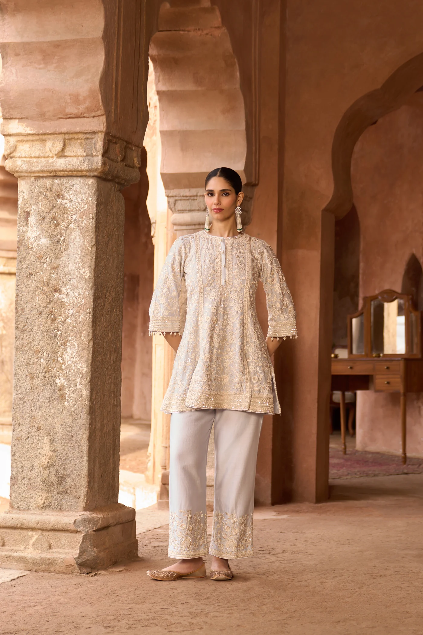 SABOOR - BLUE SHORT A-LINE KURTA WITH STRAIGHT PANTS AND DUPATTA - Image 3