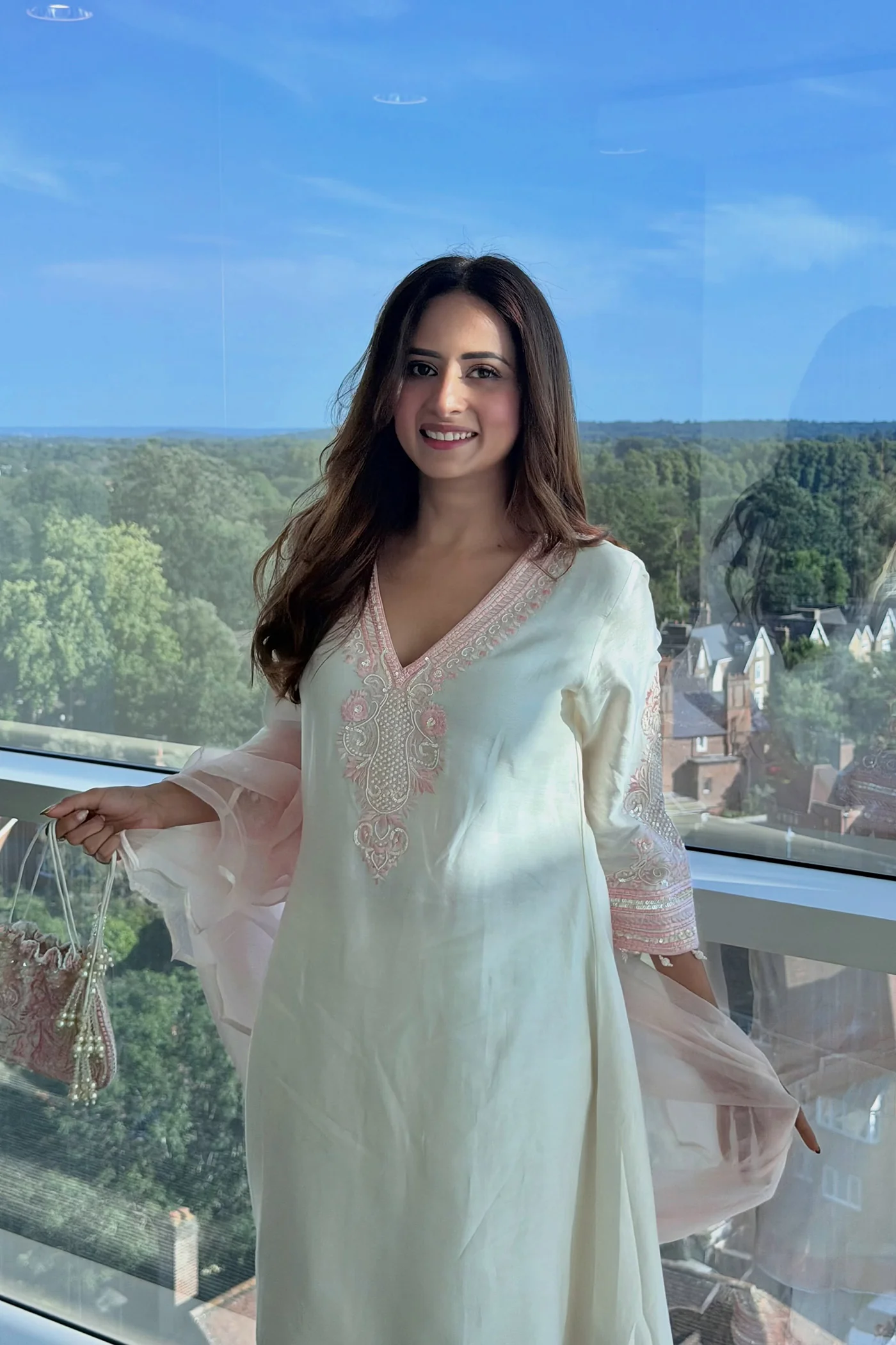 Sarggun mehta In SAHABAT - DAISY IVORY WITH PINK KAAFTAN WITH SALWAR - Image 2