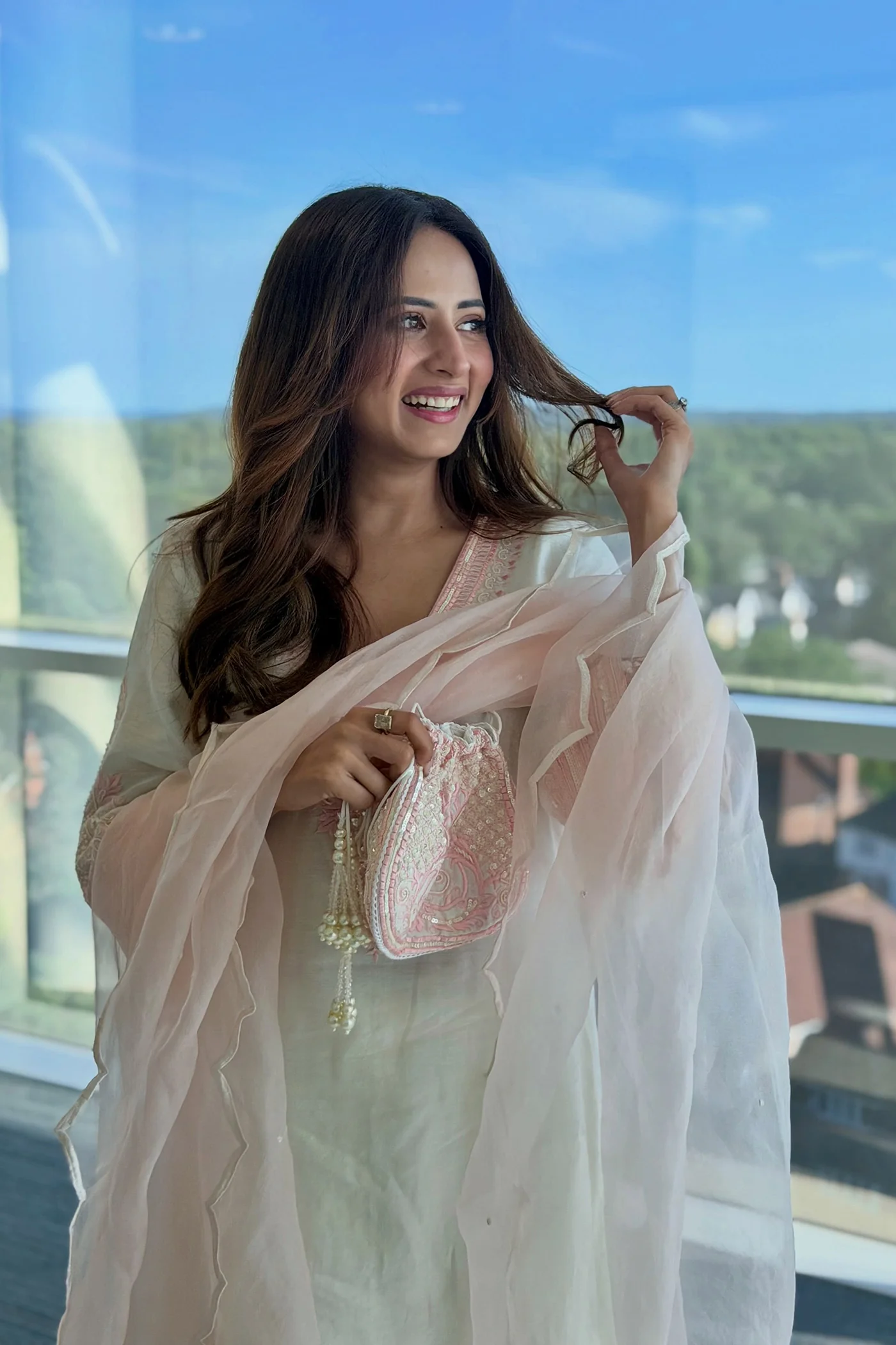 Sarggun mehta In SAHABAT - DAISY IVORY WITH PINK KAAFTAN WITH SALWAR - Image 4