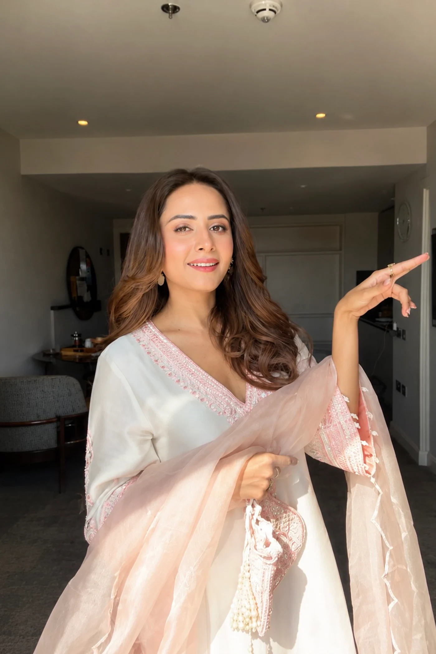 Sarggun mehta In SAHABAT - DAISY IVORY WITH PINK KAAFTAN WITH SALWAR - Image 5