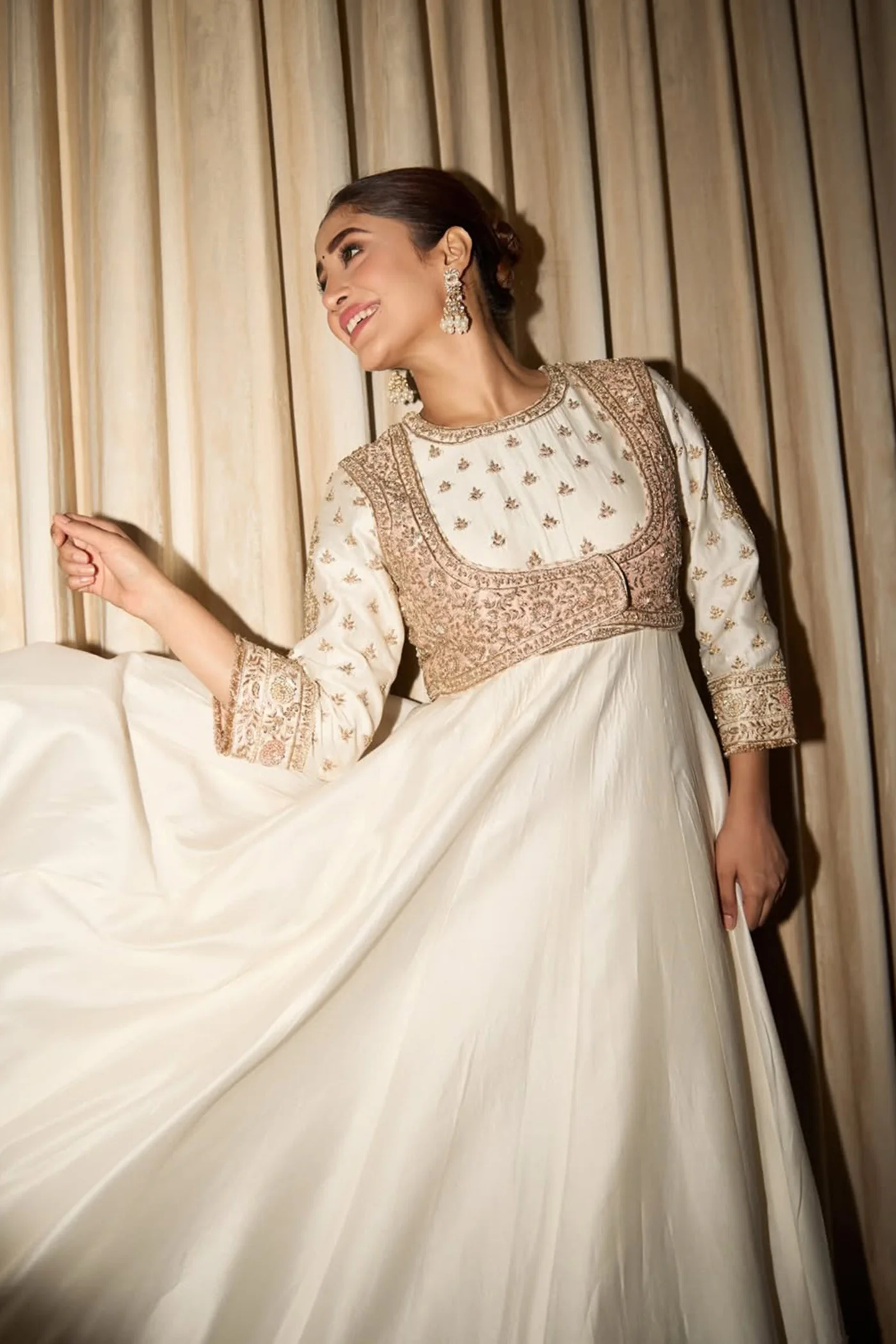 Shivangi Joshi In Noor - Dabka Zardozi Embroidered Chanderi Silk Daisy Ivory Anarkali Set - Image 2