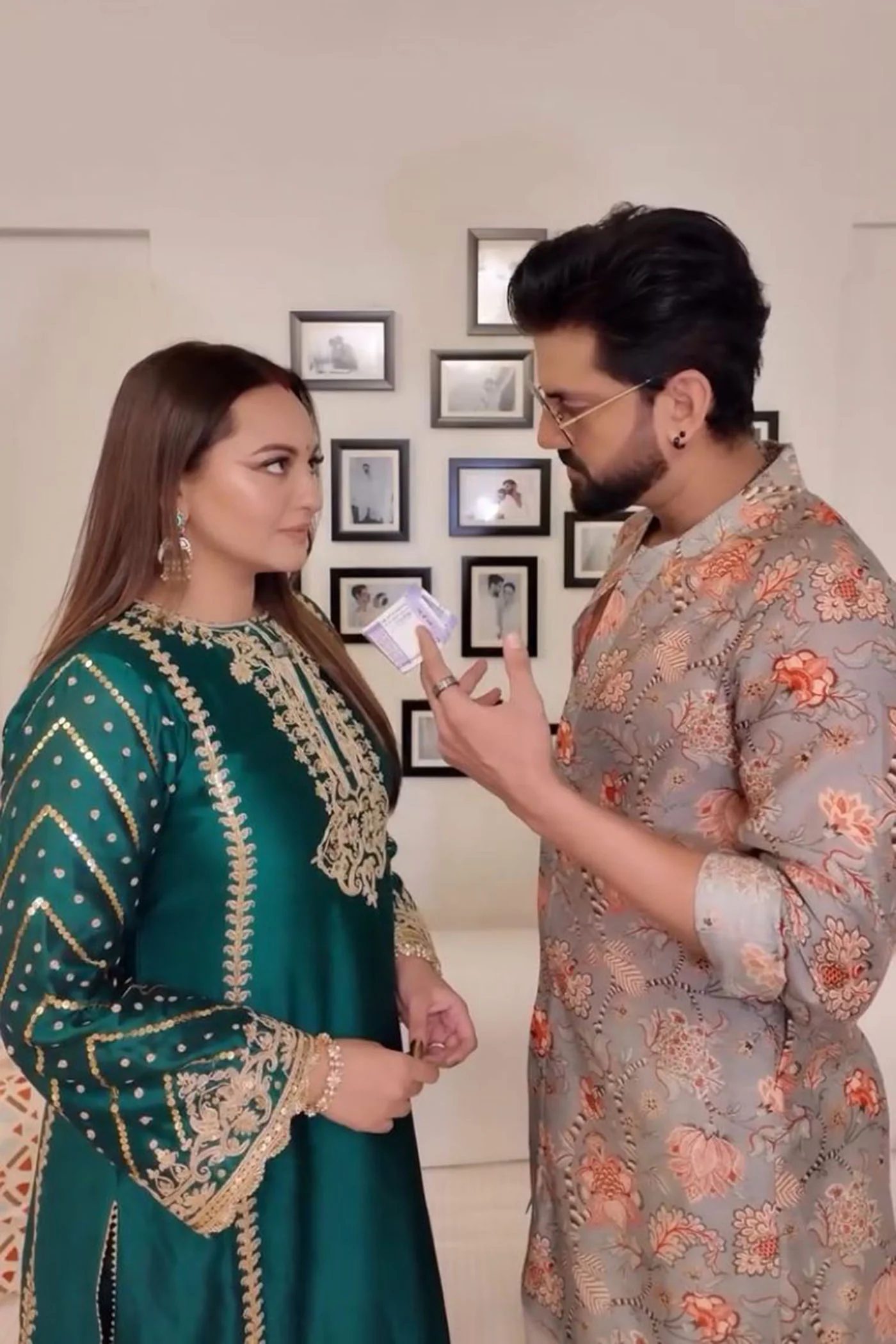 SONAKSHI SINHA IN SABIRAH - EMERALD GREEN LONG KURTA WITH PALAZZO AND DUPATTA - Image 2