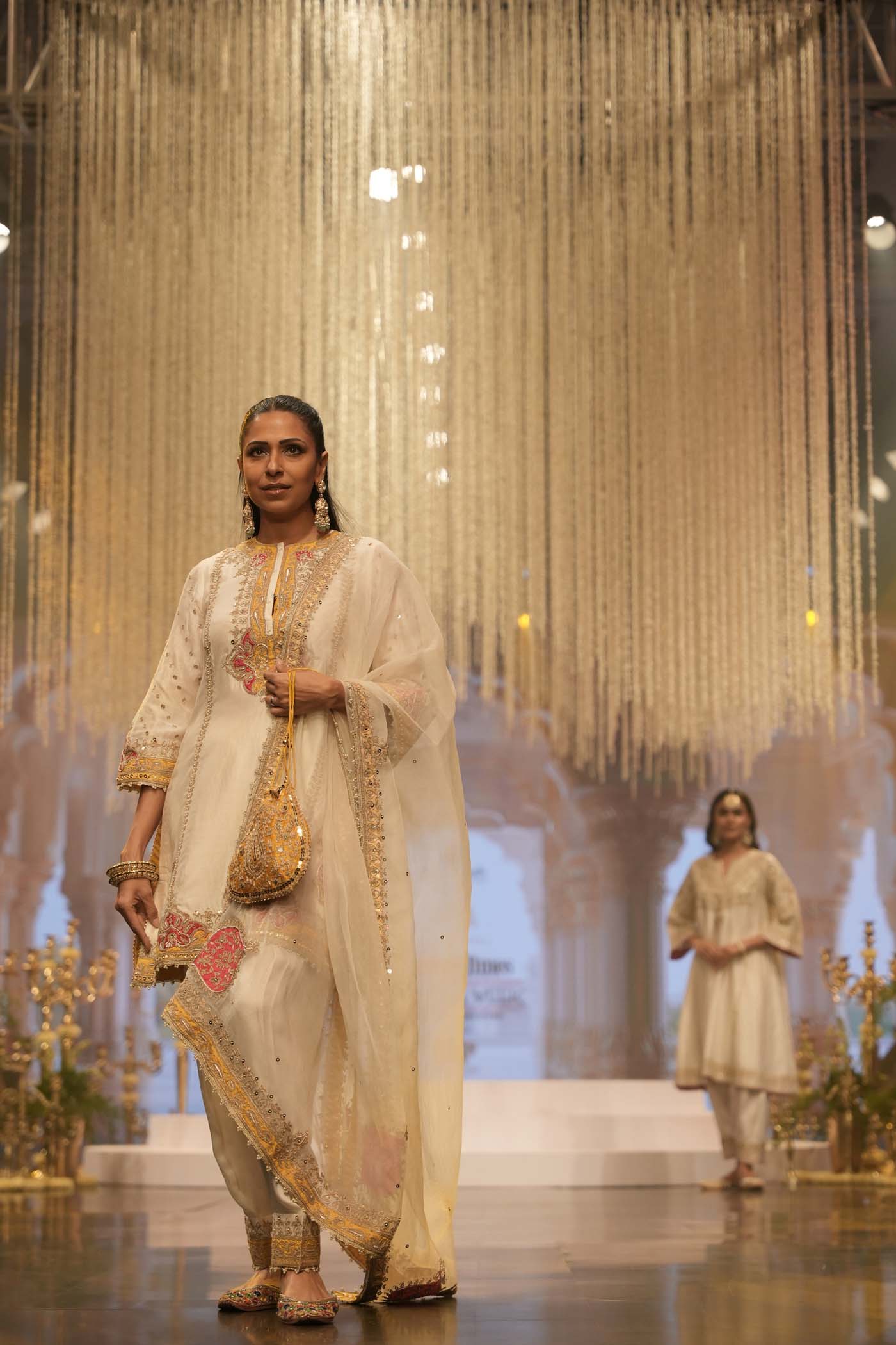 Ziana -  Daisy Ivory Short Straight Kurta with Salwar and Dupatta - Image 3